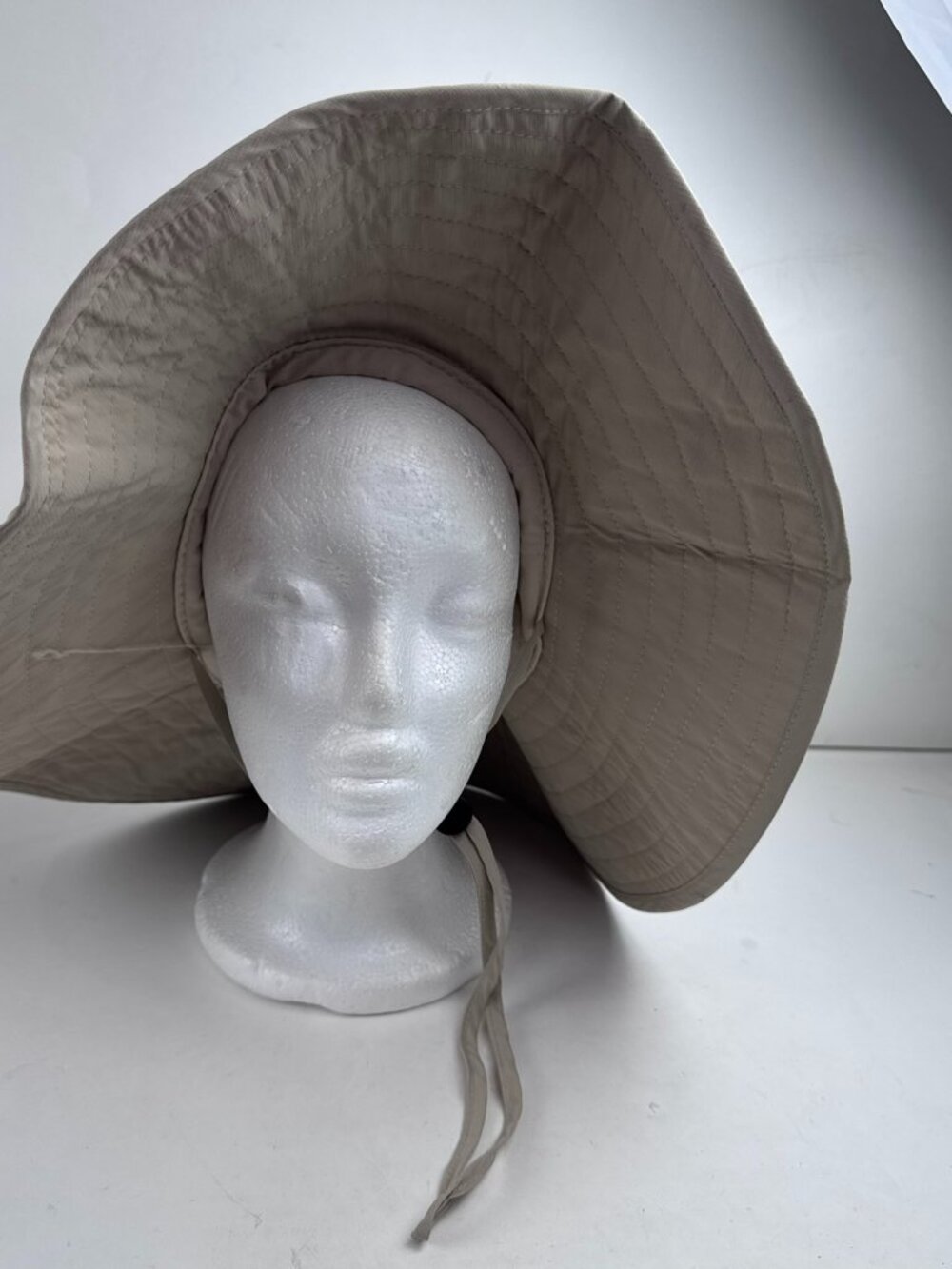 Gardenline Wide Brim Sun Hat One Size Beige Tan Safari Gardening Mesh Vented